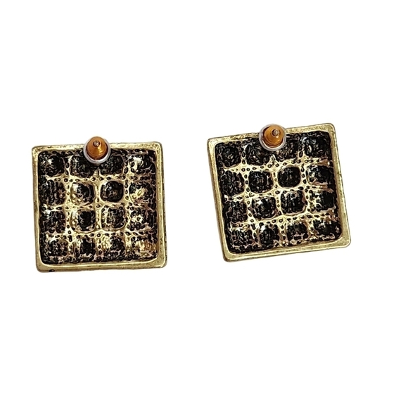 MSSEVEN Gold Square Earrings - Picture 4 of 5